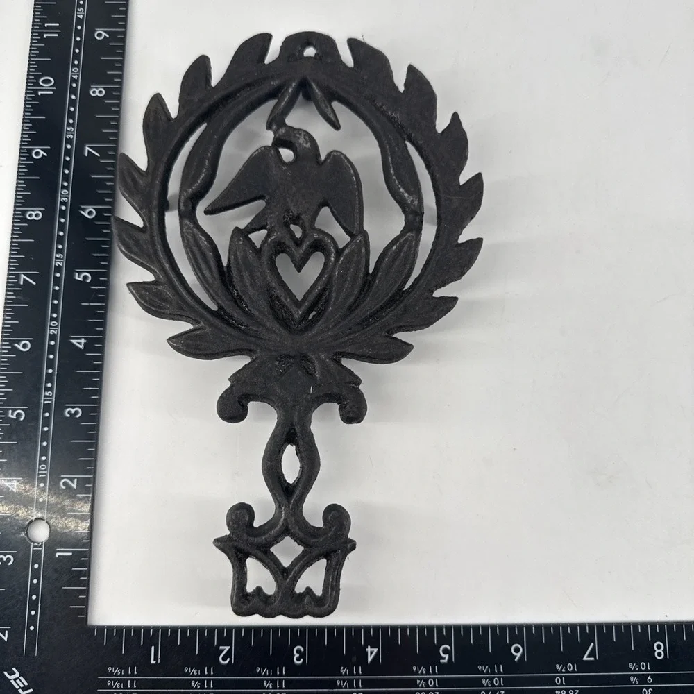 Trivet Cast Iron Vintage 1949 Wilton Metal Eagle Heart 8.5